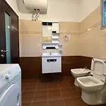 Bujtina Amar 게스트하우스 Lazarat